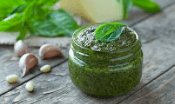 Здоровая конопляная паста на хлеб